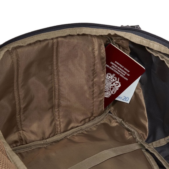 Thule Landmark 40L carry on size backpacking bag brand new - Picture 4 of 11